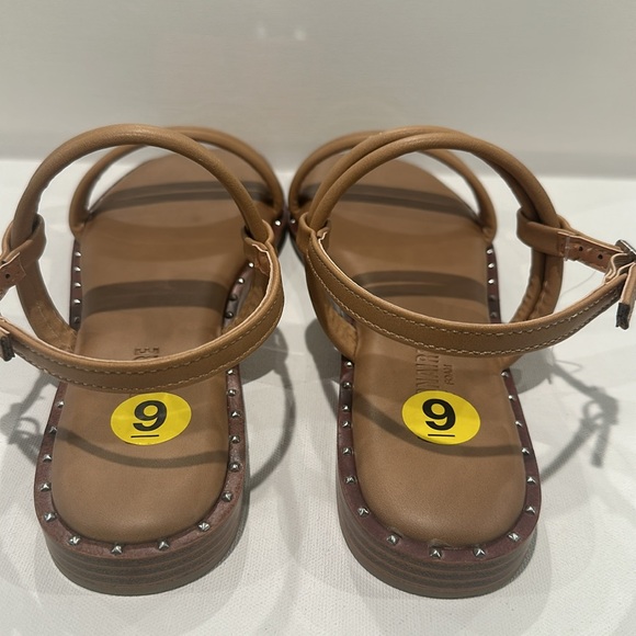 Cushionaire Double Strap Taupe Sandals with Silvertone hardware. Size 9 - Picture 4 of 6